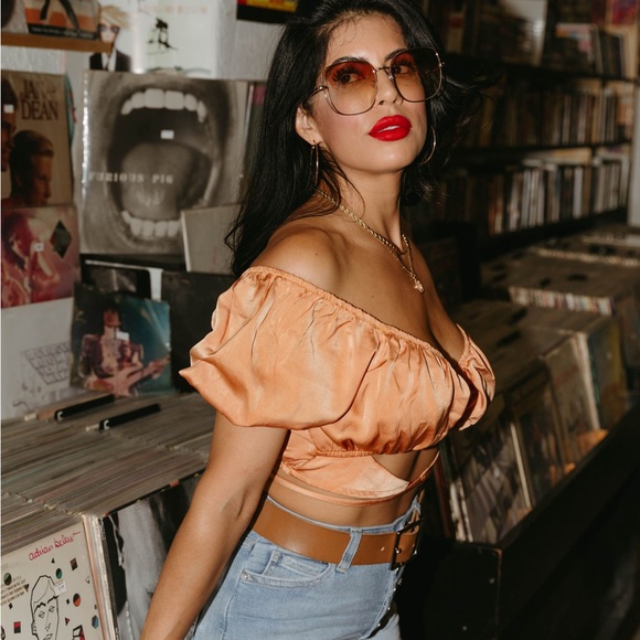 Orange cutout crop top - Picture 2 of 9